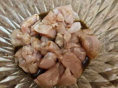 Vištiena su ananasais saldžiarūgščiame padaže Žingsnis 1