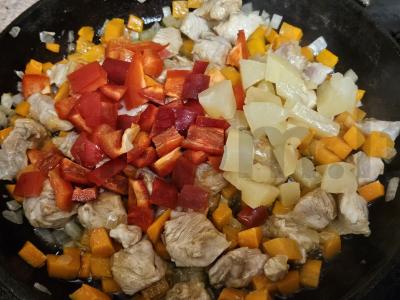 Vištiena su ananasais saldžiarūgščiame padaže Žingsnis 4