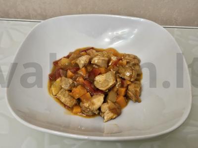 Vištiena su ananasais saldžiarūgščiame padaže pagrindine nuotrauka