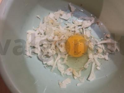 Kopūstų ir kiaušinių apkepas oro grilyje Žingsnis 2