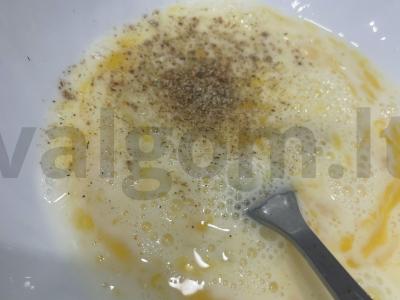 Užkandis „Grūdų duonos skrudinta duona su česnaku ir pomidorais“ Žingsnis 2