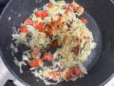 Aštrus troškintas kopūstas su pomidorais ir paprika Žingsnis 2