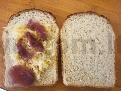 Karšti sumuštiniai su džiovinta mėsa ir sūriu Žingsnis 1