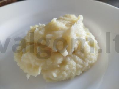 Bulvių košė su pienu ir sviestu pagrindine nuotrauka
