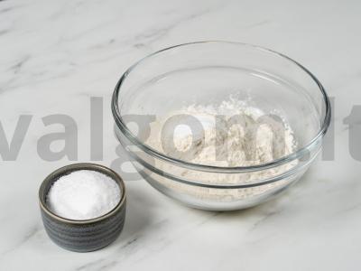 Mafininiai su cukinijomis ir šokolado drožlėmis Žingsnis 1