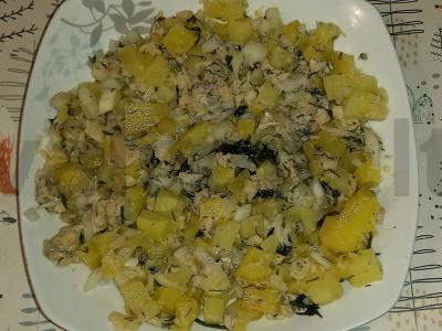 Salotos su konservuota skumbrė „Greitai ir skaniai“ pagrindine nuotrauka