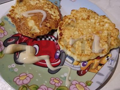 Sūrio blynai su razinom per 30 minučių pagrindine nuotrauka