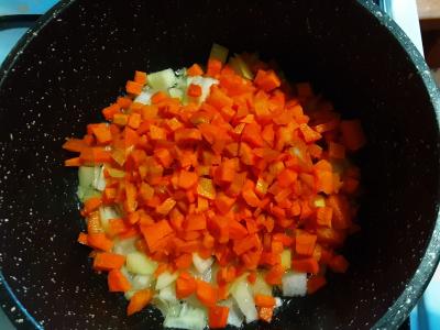 Morkų ir makaronų sriuba su vištiena ir žolelėmis Žingsnis 3