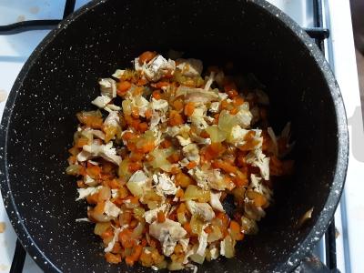 Morkų ir makaronų sriuba su vištiena ir žolelėmis Žingsnis 6