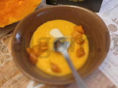 Kukurūzų košė su moliūgu ir mangais pagrindine nuotrauka