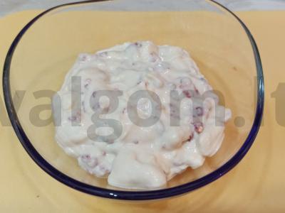 Desertas iš rauginto pieno su serbentų konfitu Žingsnis 2