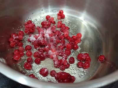 Desertas iš rauginto pieno su serbentų konfitu Žingsnis 3