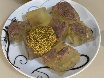 Aštrus šaltas „Permatomas“ iš jautienos su garstyčiomis pagrindine nuotrauka