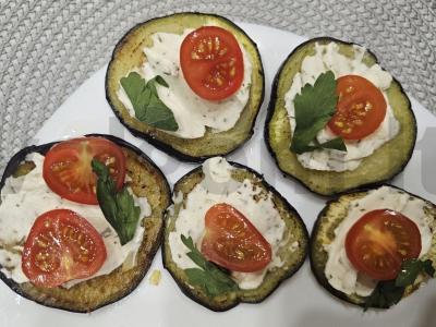 Kepti baklažanai su varškės sūriu pagrindine nuotrauka