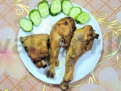 Kepta vištiena su česnaku maišelyje pagrindine nuotrauka