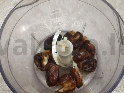 Nuostabus pieno kokteilis su datulėmis Žingsnis 1