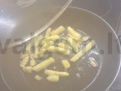 Keptos bulvytės keptuvėje Žingsnis 3