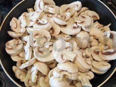 Grikių makaronai su pievagrybiais ir kiauliena Žingsnis 4