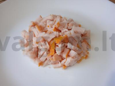 Salotas „Vynuogių kekė“ su rūkytomis vištienos krūtinėlėmis Žingsnis 1