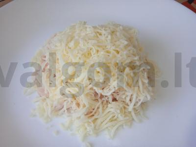 Salotas „Vynuogių kekė“ su rūkytomis vištienos krūtinėlėmis Žingsnis 3