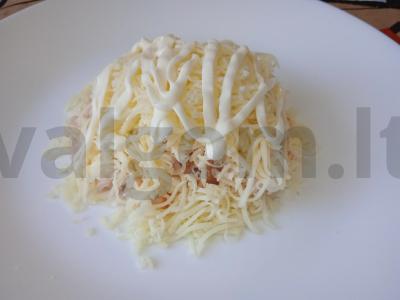 Salotas „Vynuogių kekė“ su rūkytomis vištienos krūtinėlėmis Žingsnis 4