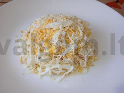 Salotas „Vynuogių kekė“ su rūkytomis vištienos krūtinėlėmis Žingsnis 5