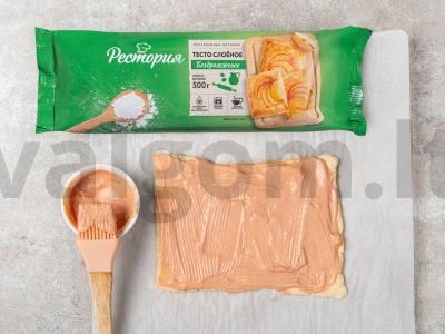 Užkandžiai su saliami ir sūriu iš paruošto tešlos Žingsnis 6