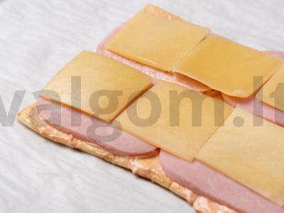 Užkandžiai su saliami ir sūriu iš paruošto tešlos Žingsnis 7