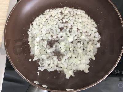 Kiaušiniai su pomidorais Žingsnis 1