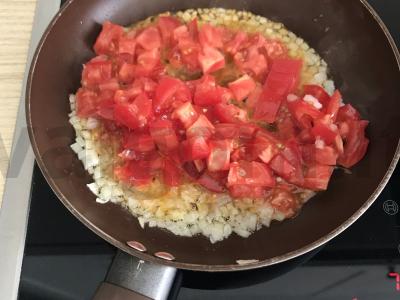 Kiaušiniai su pomidorais Žingsnis 2