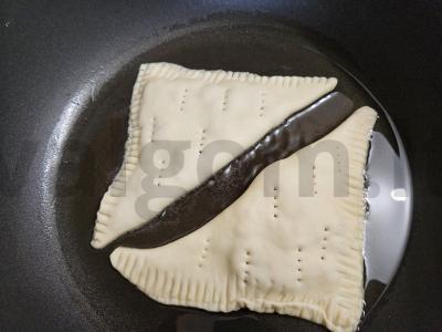 Sultingi čeburekai iš mielinės tešlos Žingsnis 4