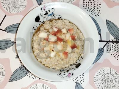 Avižų košė su persikais vandenyje pagrindine nuotrauka