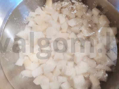 Grikių sriuba su meatballs Žingsnis 1