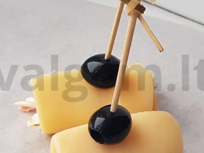 Aštrus sūrio ir korėjietiškų morkų užkandis pagrindine nuotrauka