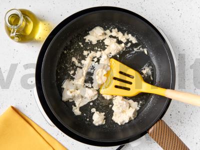 Kiaušinienė su feta Žingsnis 3