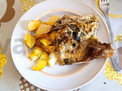 Tunas, keptas su padažu orkaitėje pagrindine nuotrauka