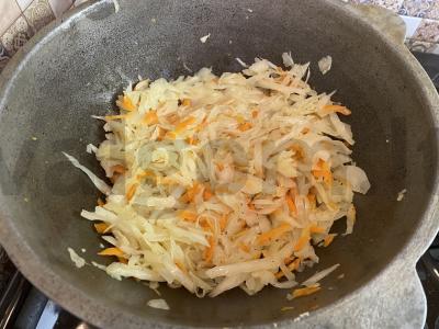 Greitas pyragas su kopūstais ir žuvimi Žingsnis 1