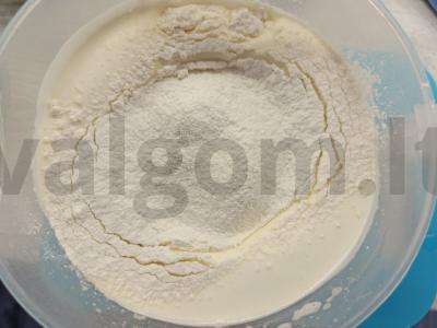 Biskvitinis ritinys su obuolių uogiene Žingsnis 2