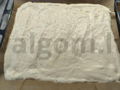 Biskvitinis ritinys su obuolių uogiene Žingsnis 3