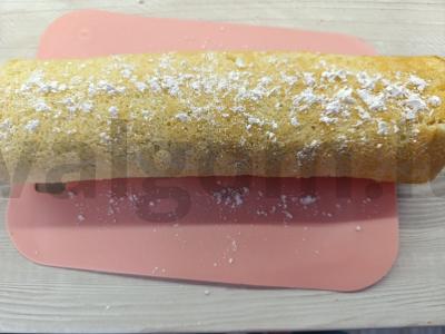 Biskvitinis ritinys su obuolių uogiene Žingsnis 7