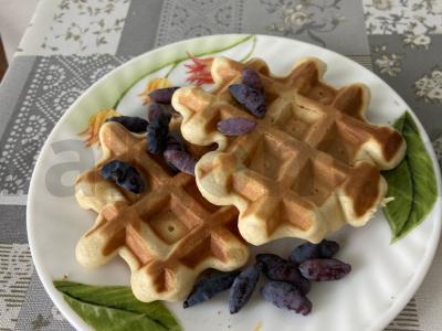 Vafliai su citrinos sultimis ir vaniliniu cukrumi pagrindine nuotrauka