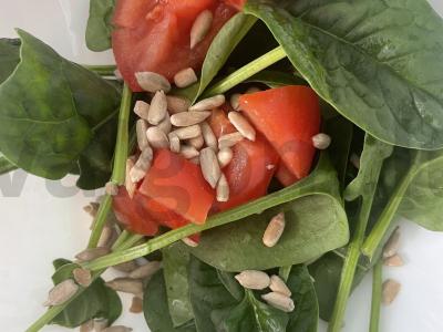 Salotas su špinatais ir korėjietiška morkų salotomis Žingsnis 3