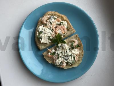 Sumuštinis su sūrio įdaru, krevetėmis ir petražolėmis pagrindine nuotrauka