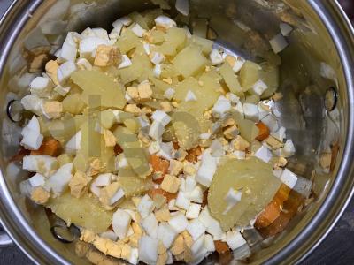 Aštrus olivje su svogūnais ir juodaisiais pipirais Žingsnis 2