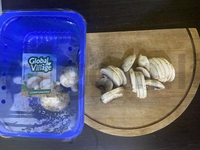 Lengvas pietų patiekalas iš grikių su grybais, fetos sūriu ir daržovėmis Žingsnis 2