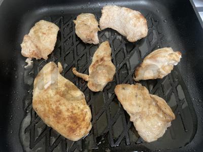 Sultingas burgeris su vištienos filė ir šviežiais daržovėmis Žingsnis 2