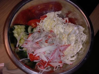 Salotos su Pekino kopūstu ir sniego krabu Žingsnis 4