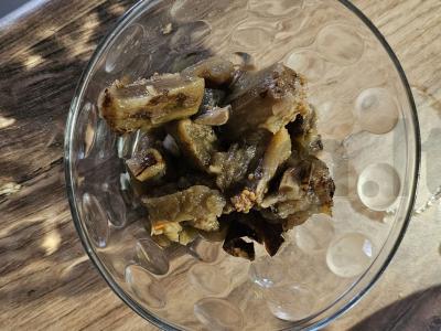 Salotas su keptomis daržovėmis ir marinuotais baklažanais Žingsnis 3