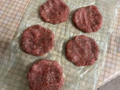 Namų burgeriai su sultingomis kotletomis Žingsnis 7