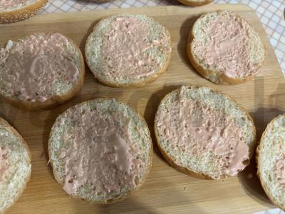 Namų burgeriai su sultingomis kotletomis Žingsnis 10